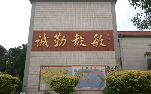 廈門市翔安第一中學(xué)是公立還是私立,是重點(diǎn)中學(xué)嗎？