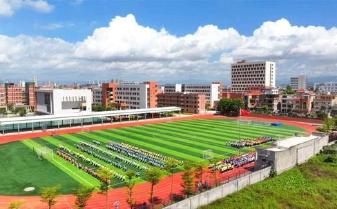 廈門(mén)市內(nèi)厝中學(xué)是公立還是私立,是重點(diǎn)中學(xué)嗎？