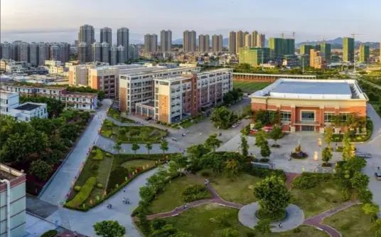 廈門市新店中學(xué)簡介概況（建校歷史、地址、師資、校訓(xùn)、環(huán)境）