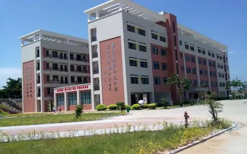 廈門市新店中學(xué)在廈門的排名第幾,屬于什么檔次？