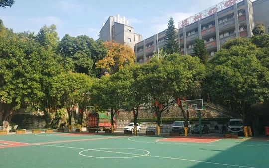 福建省福州第四中學(xué)是公立還是私立,是重點中學(xué)嗎？