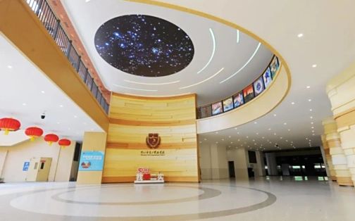 深圳市第二實驗學(xué)校是公立還是私立,是重點中學(xué)嗎？