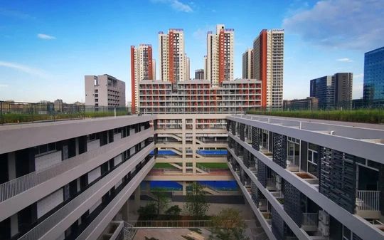 深圳大學(xué)附屬實(shí)驗(yàn)中學(xué)是公立還是私立,是重點(diǎn)中學(xué)嗎？