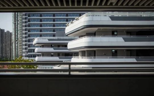 深圳市格致中學是公立還是私立,是重點中學嗎？