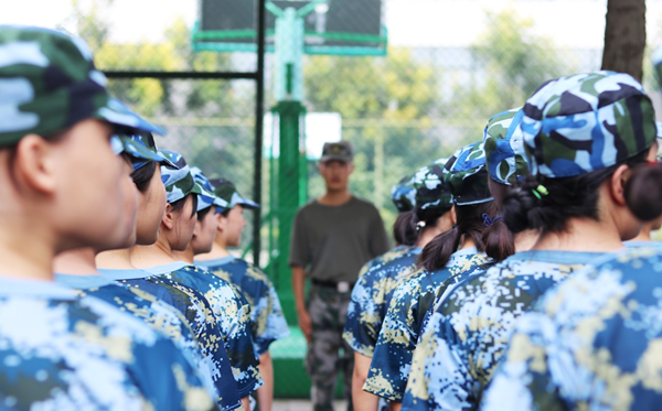 高中軍訓(xùn)要準(zhǔn)備哪些東西,高一軍訓(xùn)必備物品清單