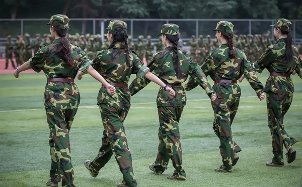 高中軍訓(xùn)穿什么鞋最舒服,高一新生軍訓(xùn)一般穿啥鞋